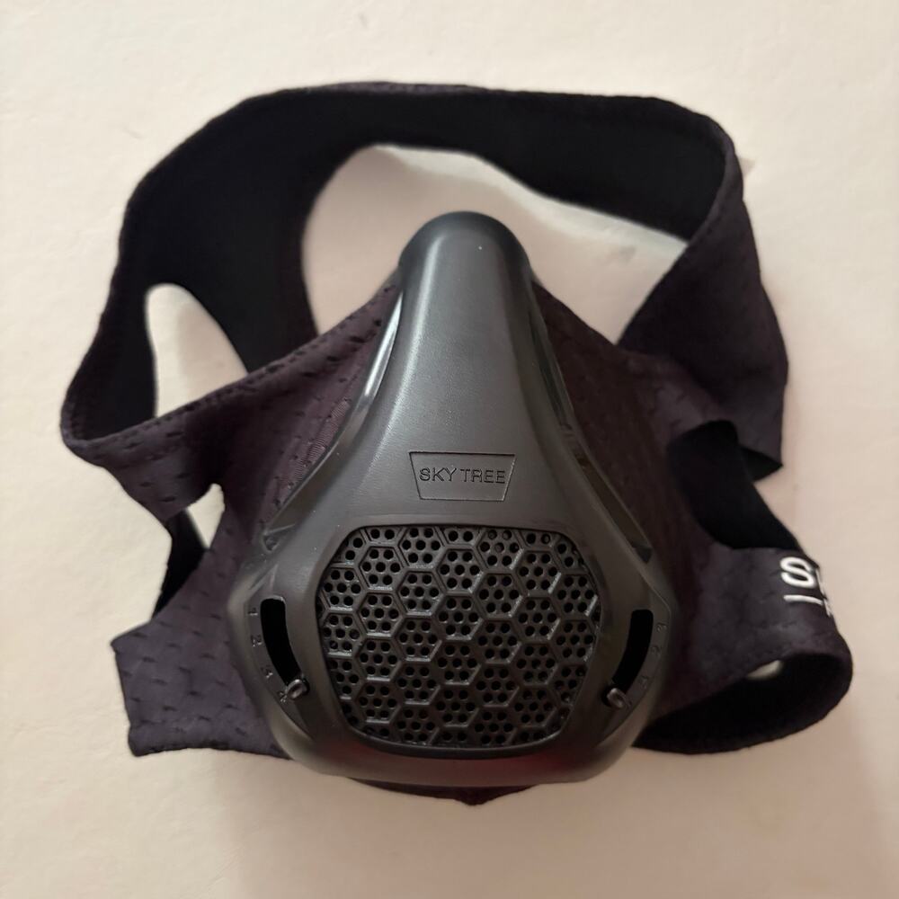 Sky Tree Fitness Hypoxic Training Mask Size Small - Picture 2 of 5